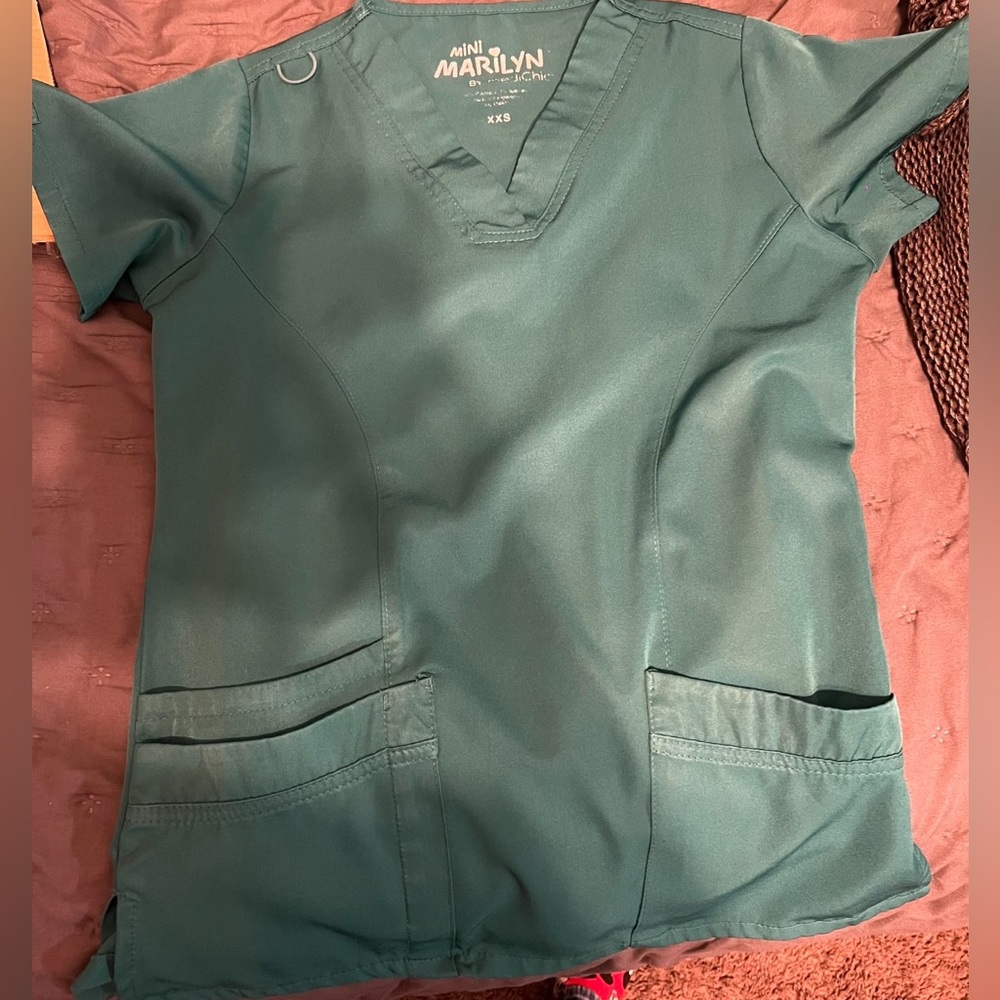 Mini marilyn by Med Chic Hunter green scrub set size XXS